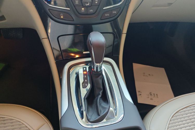 别克 君威 2014款 2.0L 领先时尚型中控内饰18