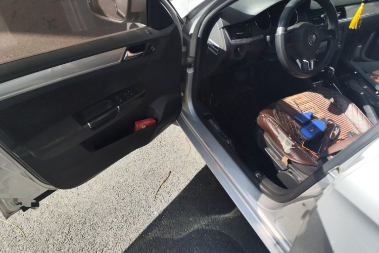 大众 宝来 2014款 1.6L 自动时尚型中控内饰20