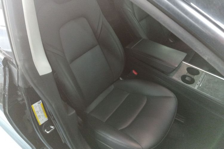 特斯拉 Model 3 2021款 标准续航后驱升级版局部细节41