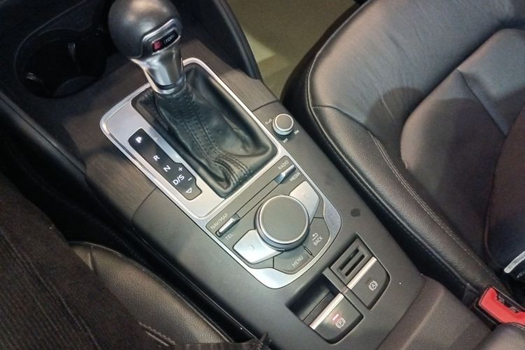 奥迪A3 2019款 Sportback 35 TFSI 风尚型 国V中控内饰18