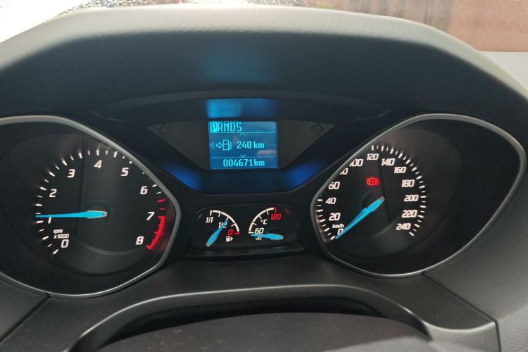 福特 福克斯 2012款 三厢 1.6L 自动风尚型中控内饰15