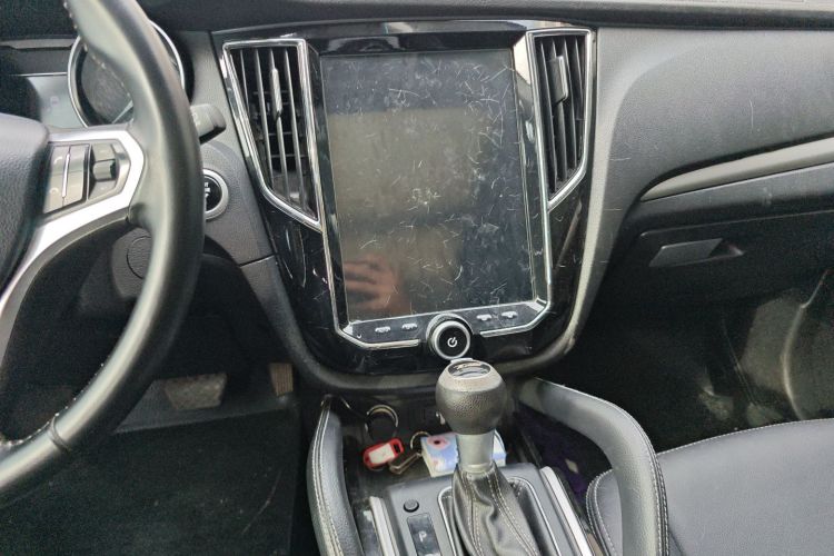 众泰SR7 2016款 1.5T CVT魔方之心版 国V中控内饰16