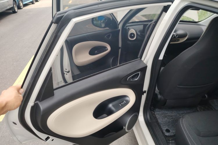 五菱汽车 五菱缤果 2023款 203km 轻享款中控内饰7008