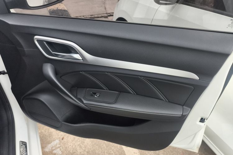 名爵 MG6 2017款 20T 手动豪华智联版 国V中控内饰42