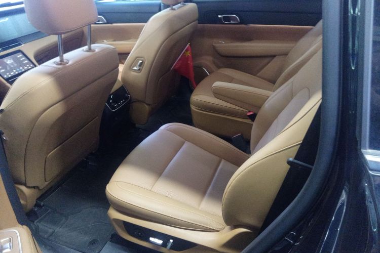 理想汽车 理想ONE 2021款 增程6座版中控内饰7004