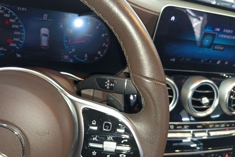 奔驰GLC 2020款 改款 GLC 260 L 4MATIC 动感型中控内饰18