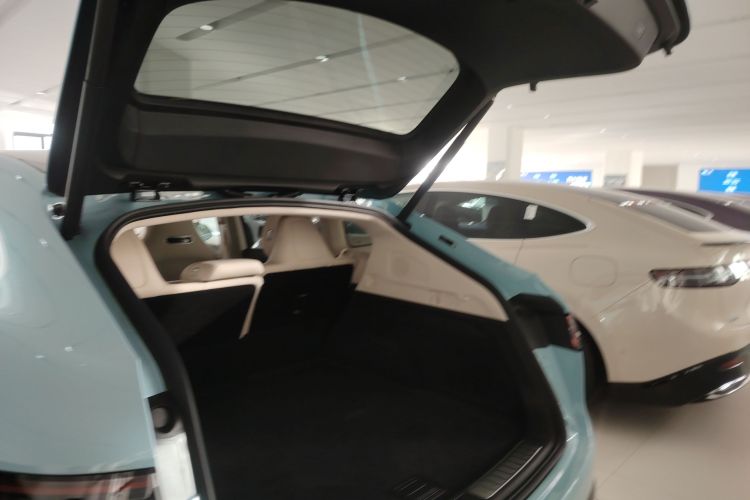 鸿蒙智行 智界R7 2025款 增程 251km Max机舱底盘23