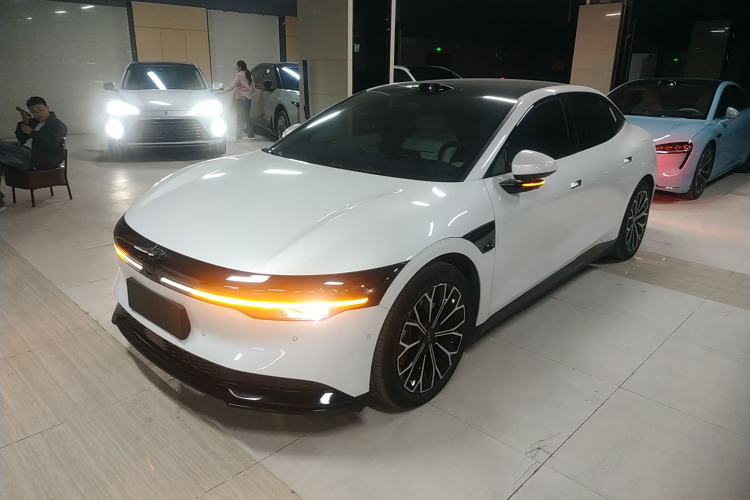 极氪007 2025款 长续航后驱智驾版 100kWh车身外观4