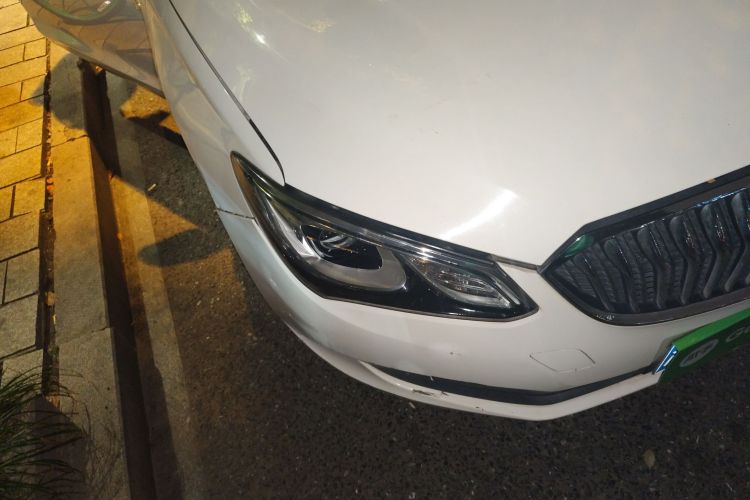 别克 英朗 2017款 15N 自动精英型车身外观8