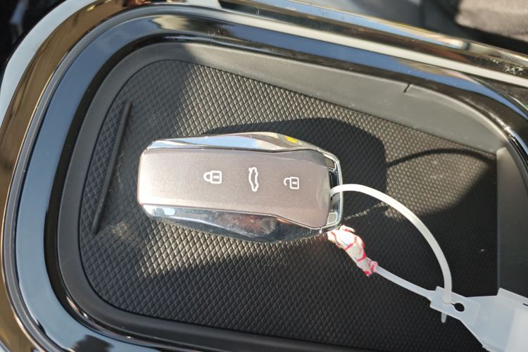 江淮钇为 钇为3 2024款 挚爱版 330km Air中控内饰7001