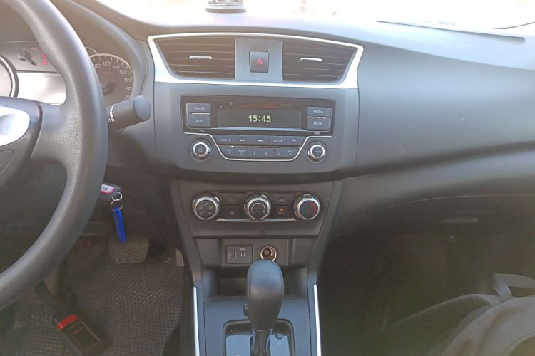 日产 轩逸 2021款 经典 1.6XE CVT舒适版中控内饰16