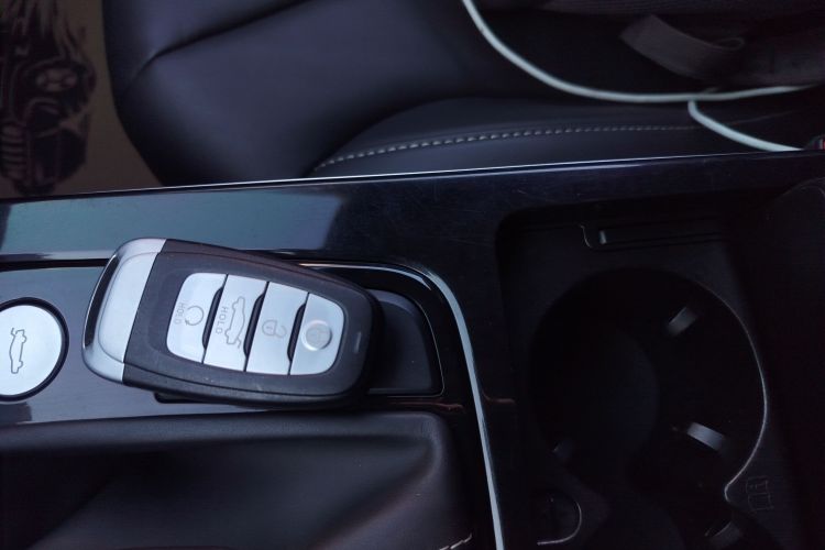 红旗H5 2019款 30TD 型动版中控内饰11