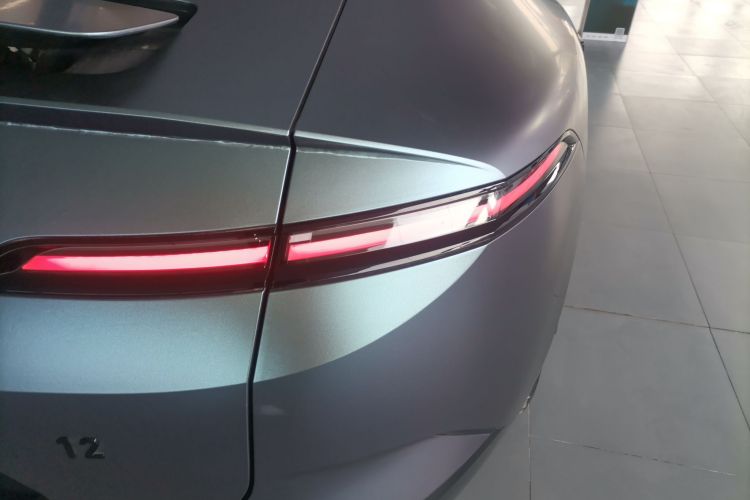 阿维塔12 2024款 700 三激光后驱奢享版车身外观6006