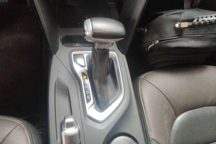 广汽传祺 传祺GS4 2015款 200T G-DCT豪华版中控内饰18