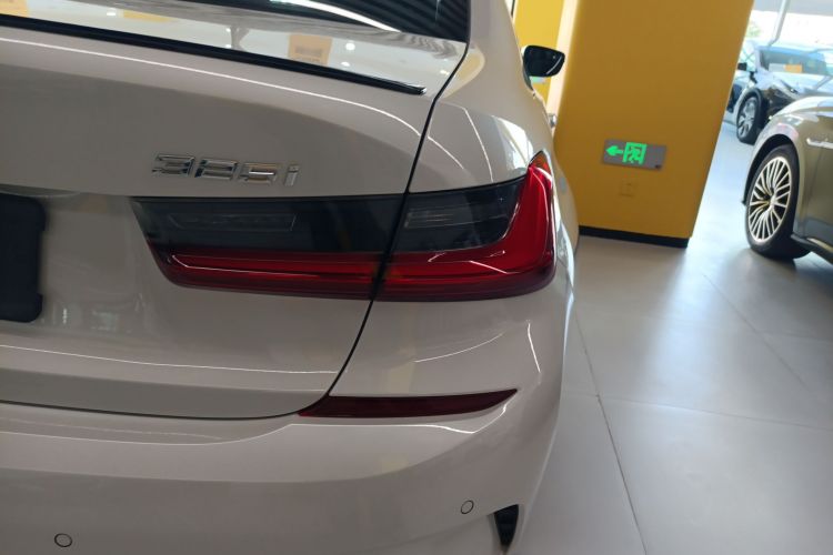 宝马3系 2020款 改款 325i M运动曜夜套装车身外观6006