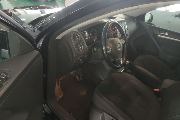 大众 Tiguan 2016款 2.0TSI 四驱标准型中控内饰20