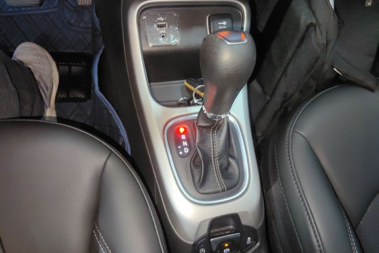 Jeep 指南者 2020款 220T 自动领先版局部细节18