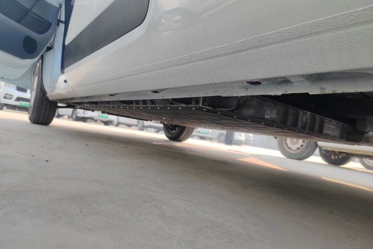 上汽大通MAXUS 大拿V1 2024款 V1 长轴高顶 多功能版（62kWh）局部细节9002