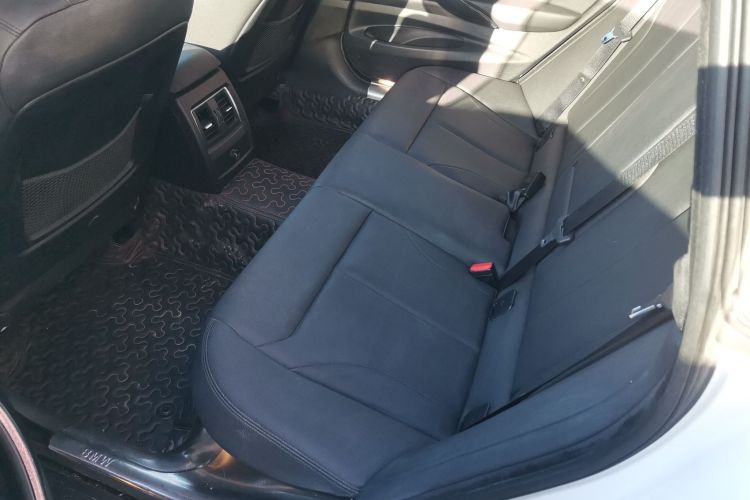 宝马3系GT 2014款 320i 领先型中控内饰21