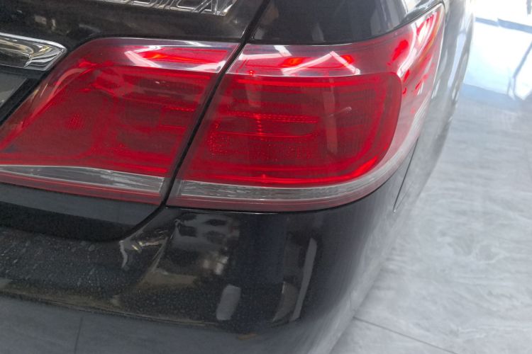 丰田 凯美瑞 2013款 200E 经典精英版车身外观9