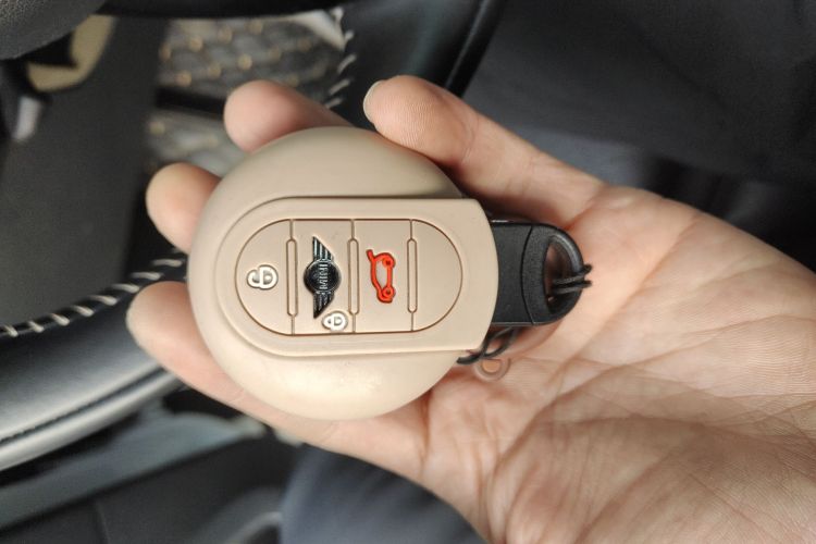 MINI Countryman 2019款 1.5T COOPER ALL4 艺术家周末旅行版中控内饰7001