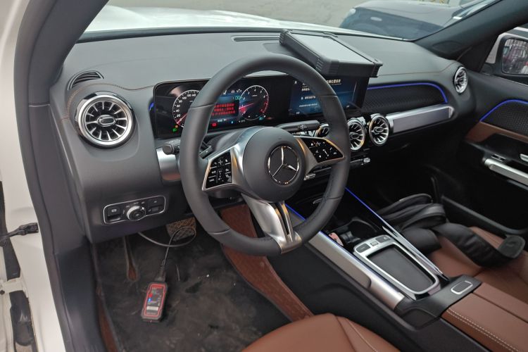 奔驰GLB 2025款 GLB 220 动感型中控内饰7002