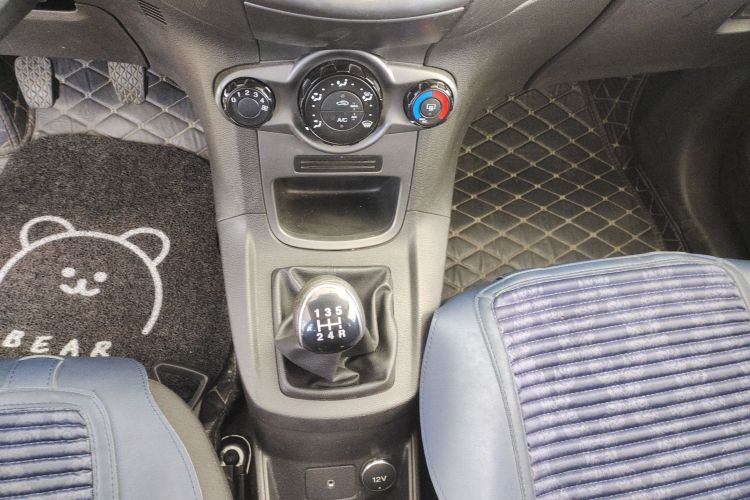 福特 嘉年华 2013款 两厢 1.5L 手动风尚型中控内饰18