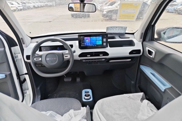 吉利银河 2024款 熊猫mini 200km 耐力熊中控内饰12