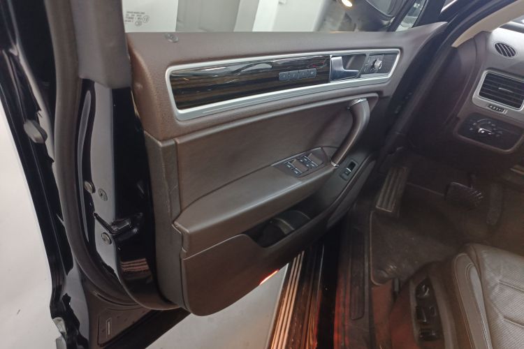 大众 途锐 2016款 3.0TSI 高配型中控内饰7007