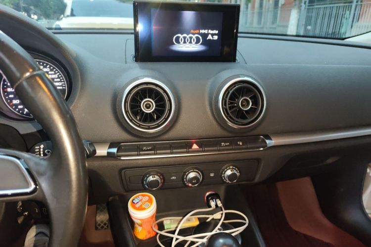 奥迪A3 2016款 Sportback 35 TFSI 进取型中控内饰16