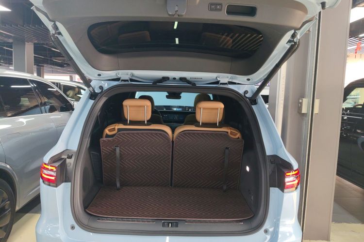 理想汽车 理想ONE 2021款 增程6座版机舱底盘23