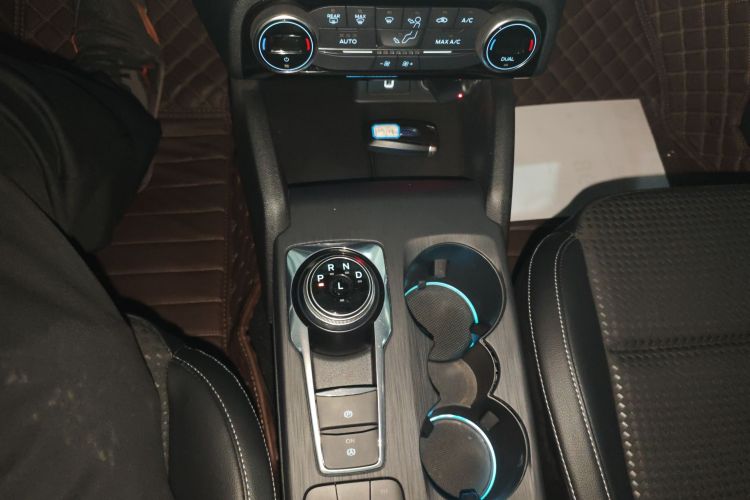 福特 福克斯 2020款 两厢 EcoBoost 180 自动锋潮型局部细节18