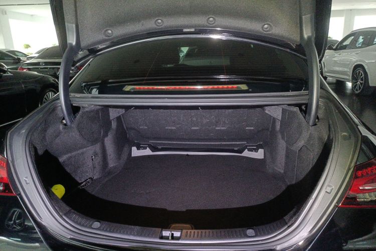 奔驰E级 2023款 改款 E 300 L 时尚型局部细节23