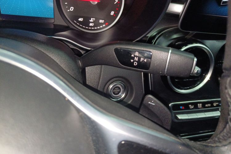 奔驰C级 2019款 C 180 L 时尚型运动版中控内饰18