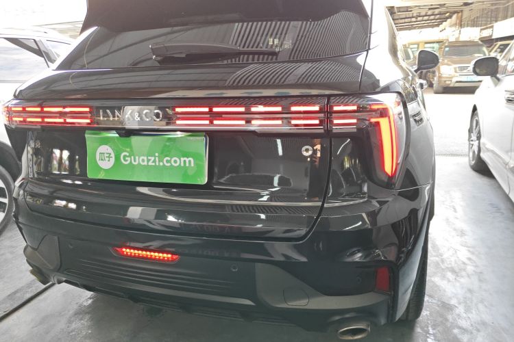 领克01 2023款 2.0TD 四驱暗夜版车身外观9