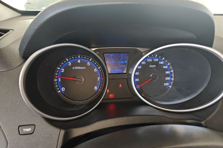 北京现代ix35 2015款 2.0L  手动两驱舒适型 国IV中控内饰14