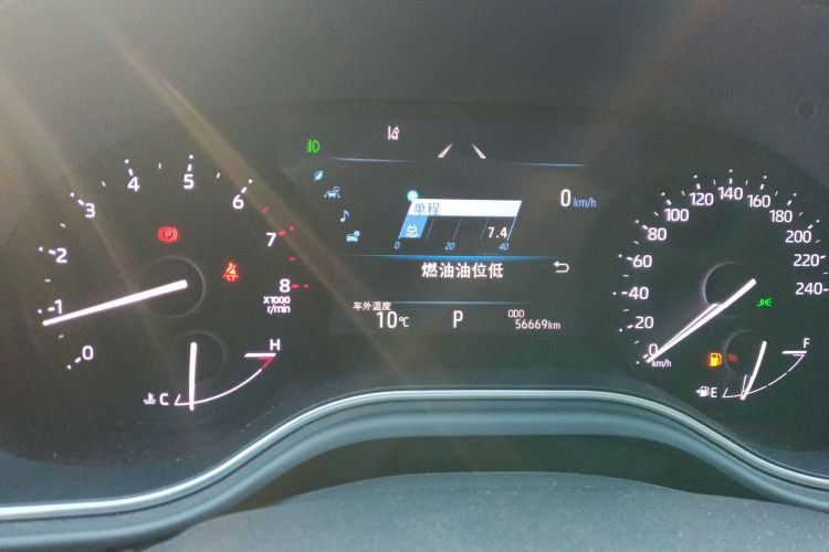 丰田 亚洲龙 2022款 2.0L 豪华版中控内饰14