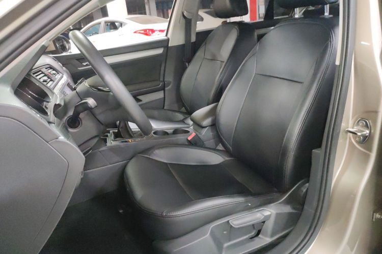 大众 凌渡 2015款 230TSI 手动风尚版中控内饰19