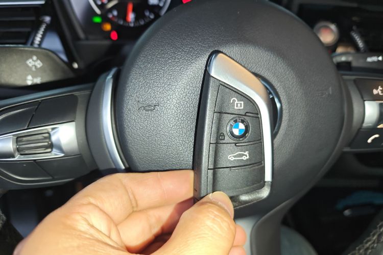 宝马1系 2023款 125i M运动曜夜版中控内饰7001