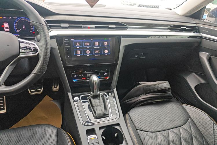 一汽-大众CC 2023款 380TSI 耀目版中控内饰16