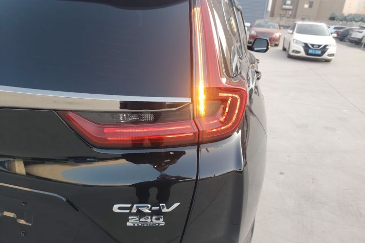本田CR-V 2021款 240TURBO CVT两驱都市版车身外观9