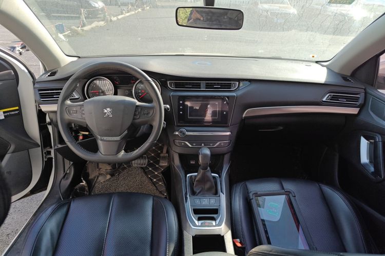 标致408 2015款 1.2T 自动豪华版中控内饰22