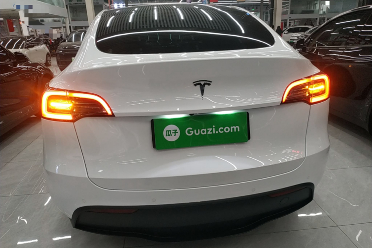 特斯拉 Model Y 2022款 改款 后轮驱动版车身外观6