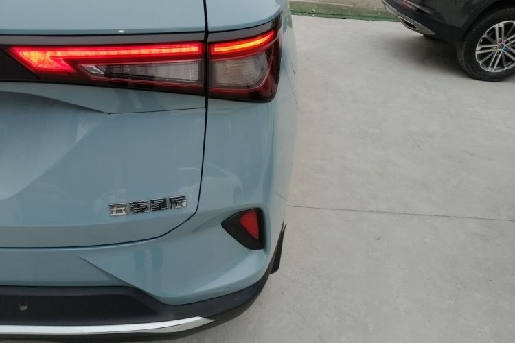 五菱汽车 五菱星辰 2021款 1.5T CVT星曜版车身外观9