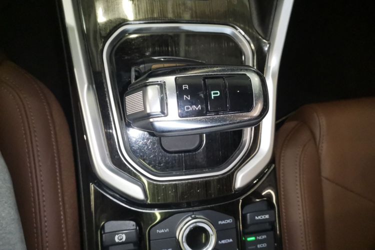 哈弗H6 2017款 红标 2.0T 自动两驱领尚型中控内饰18