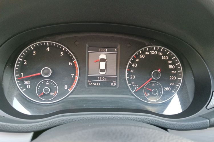 大众 帕萨特 2014款 1.8TSI DSG御尊版中控内饰14