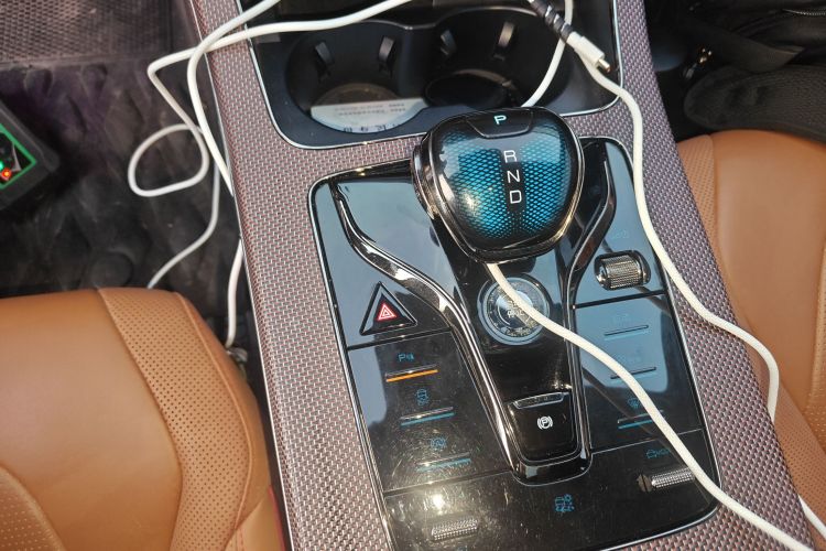 比亚迪 汉 2022款 DM-i 121KM 尊享型中控内饰18