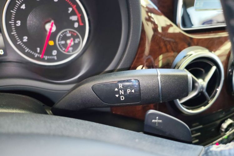 奔驰B级 2015款 B 200 动感型中控内饰18