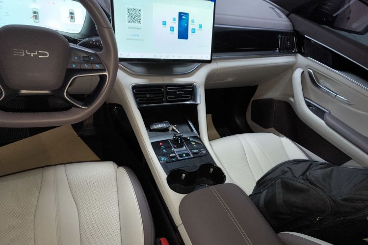 比亚迪 宋PLUS新能源 2025款 DM-i 智驾版 112KM 尊荣型中控内饰18