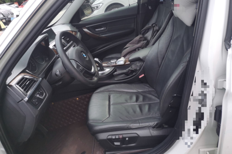 宝马3系 2013款 改款 320Li 豪华设计套装局部细节19